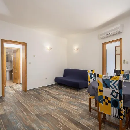 Apartment In With Sea View, Balcony, Air Conditioning, Wifi 3321-1 *